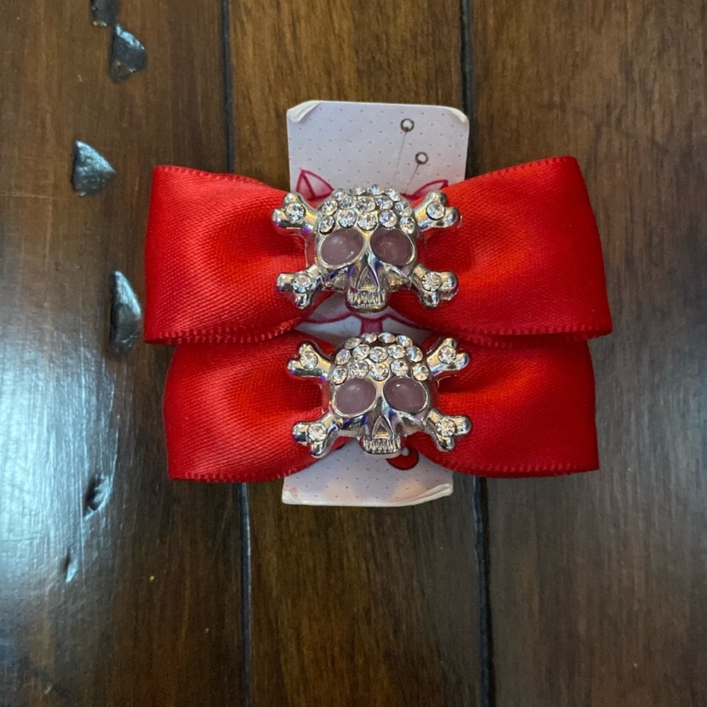 Skull and rhinestone barrettes. As new.